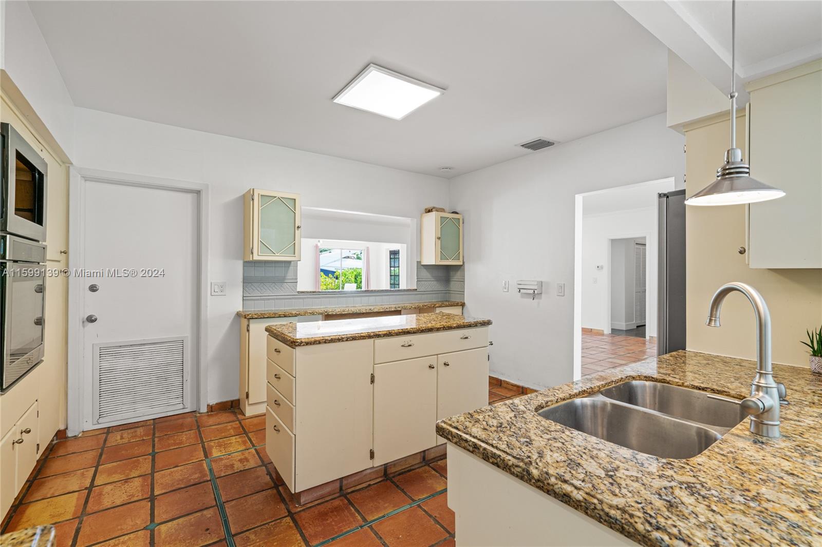 2055 Ixora Rd