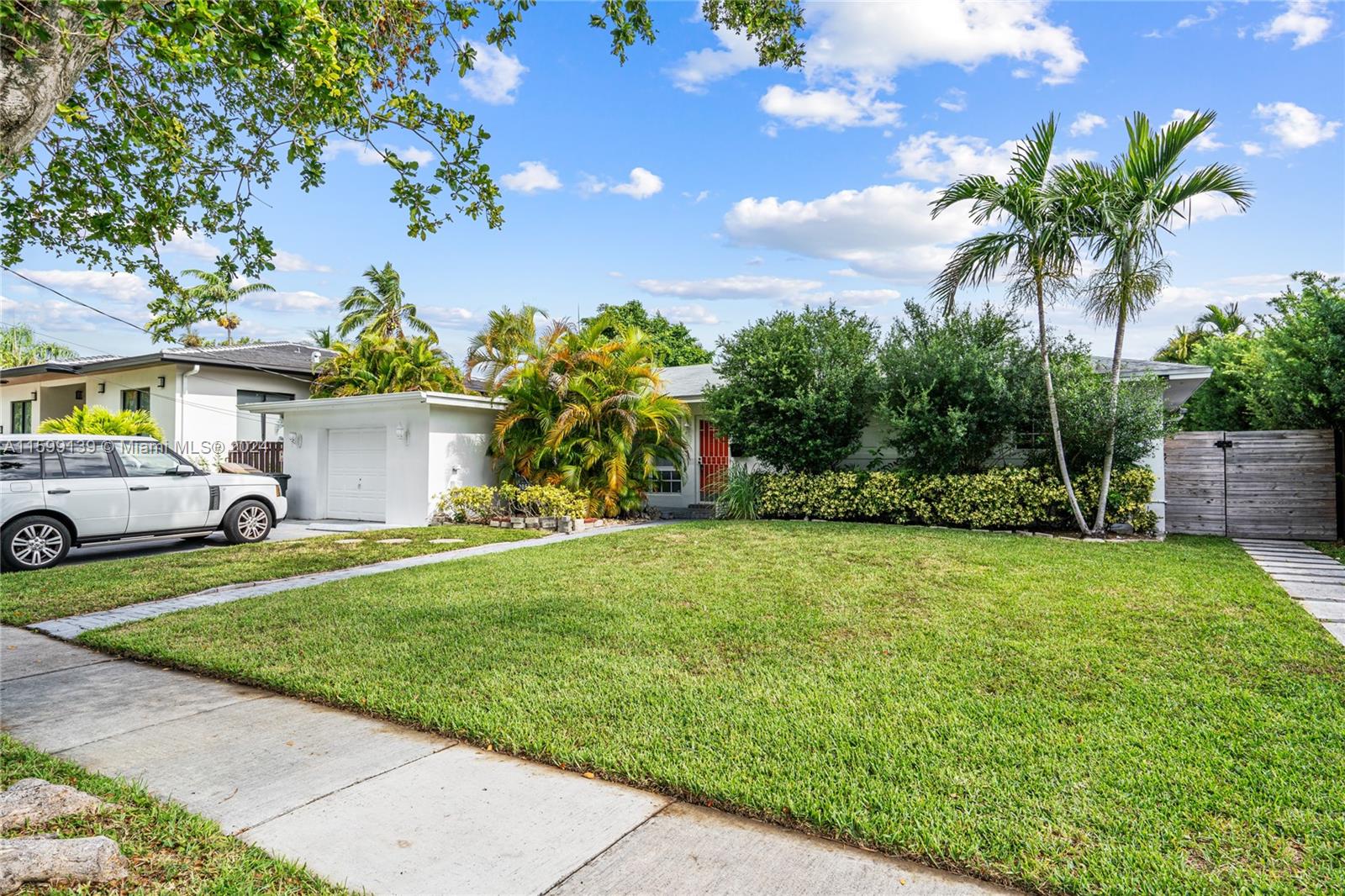 2055 Ixora Rd