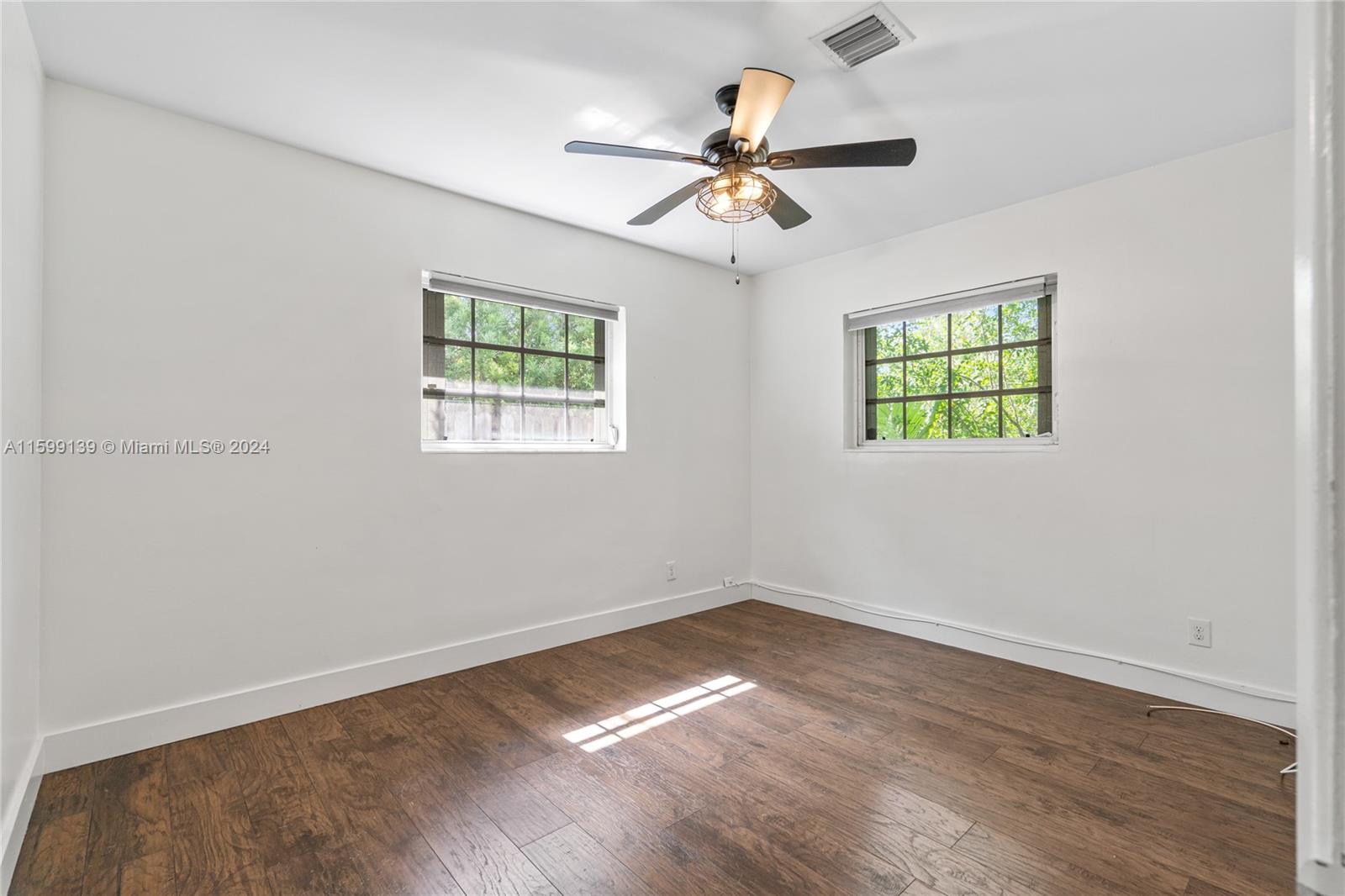 2055 Ixora Rd