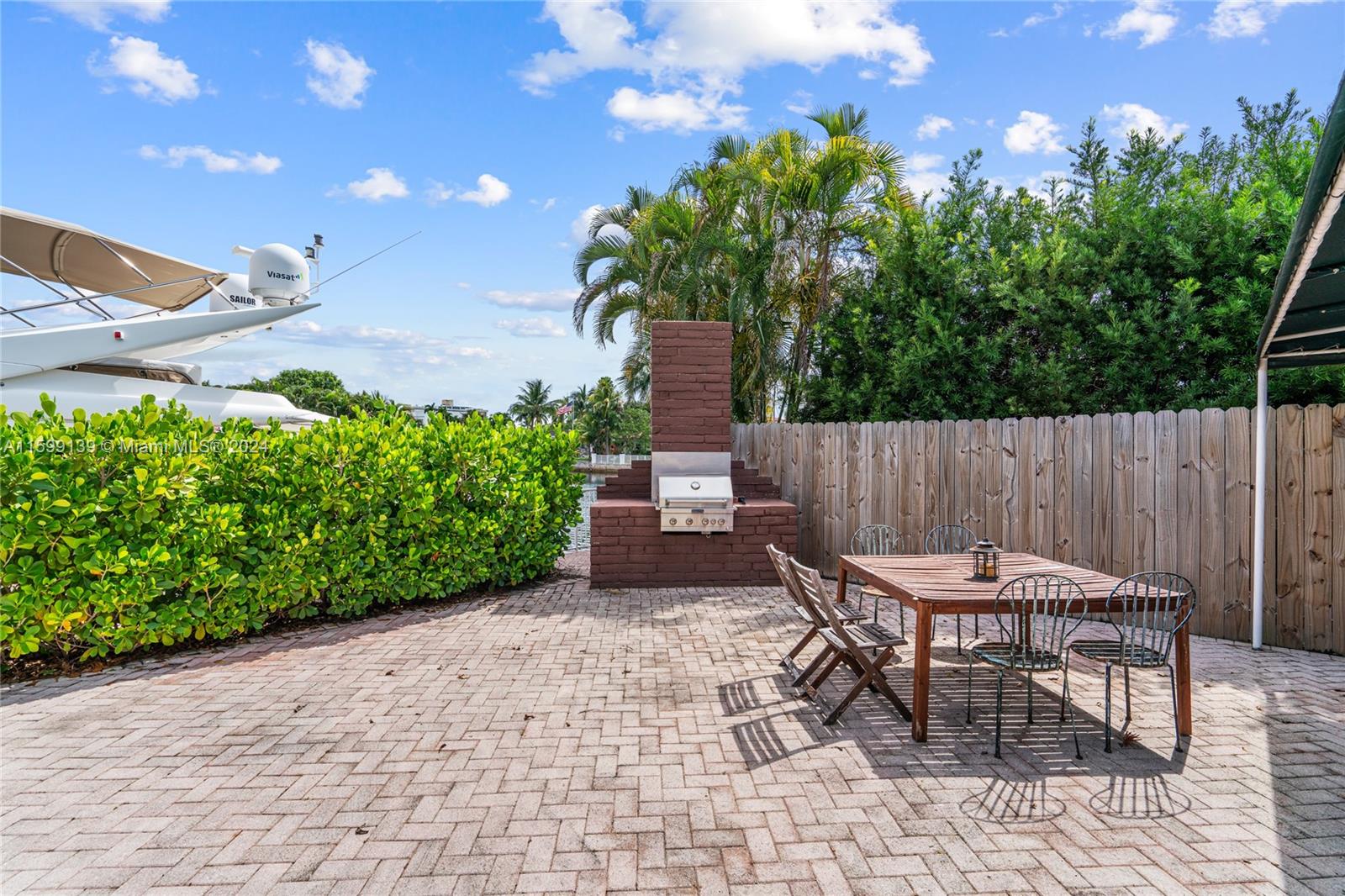 2055 Ixora Rd