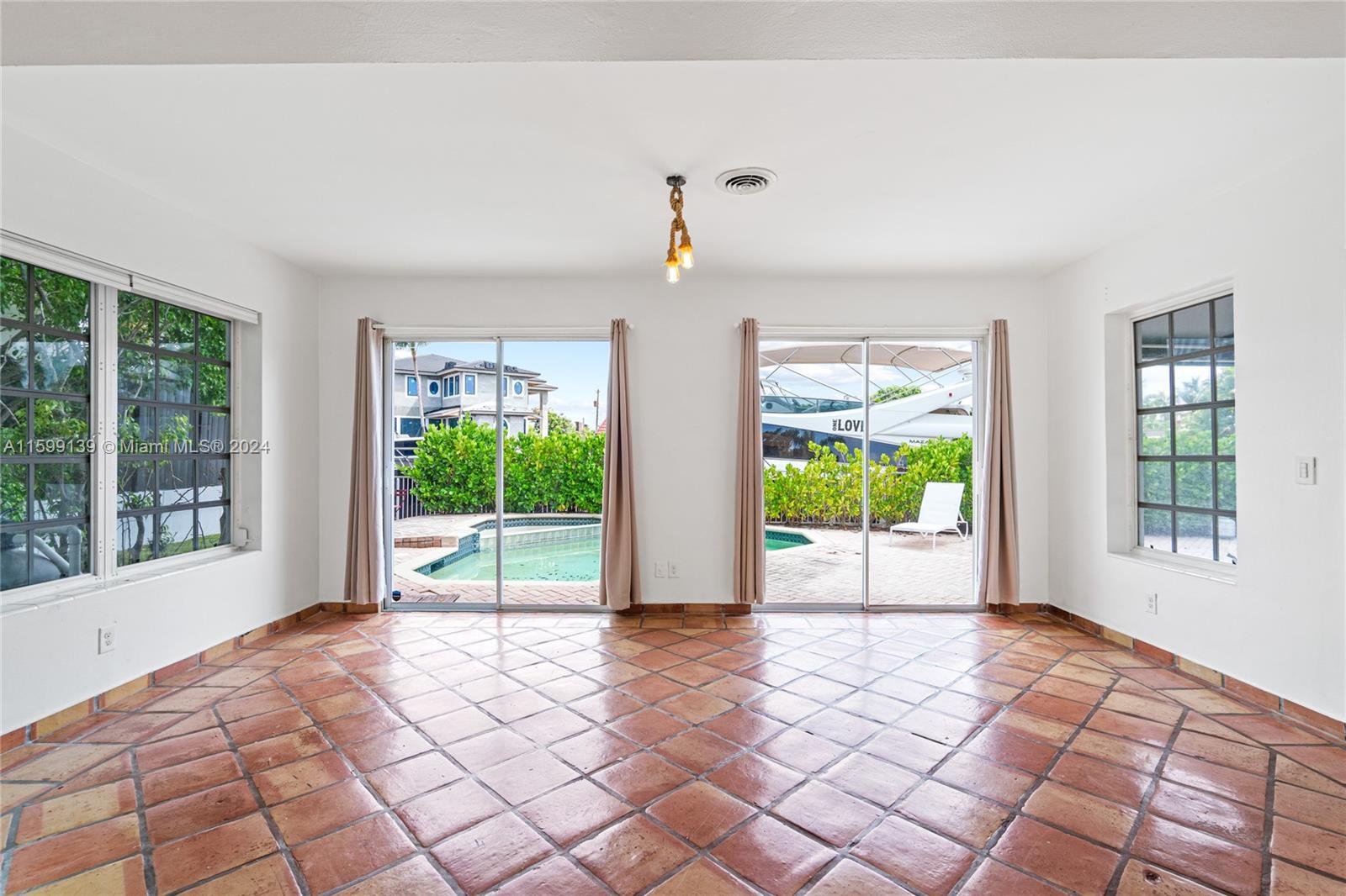2055 Ixora Rd