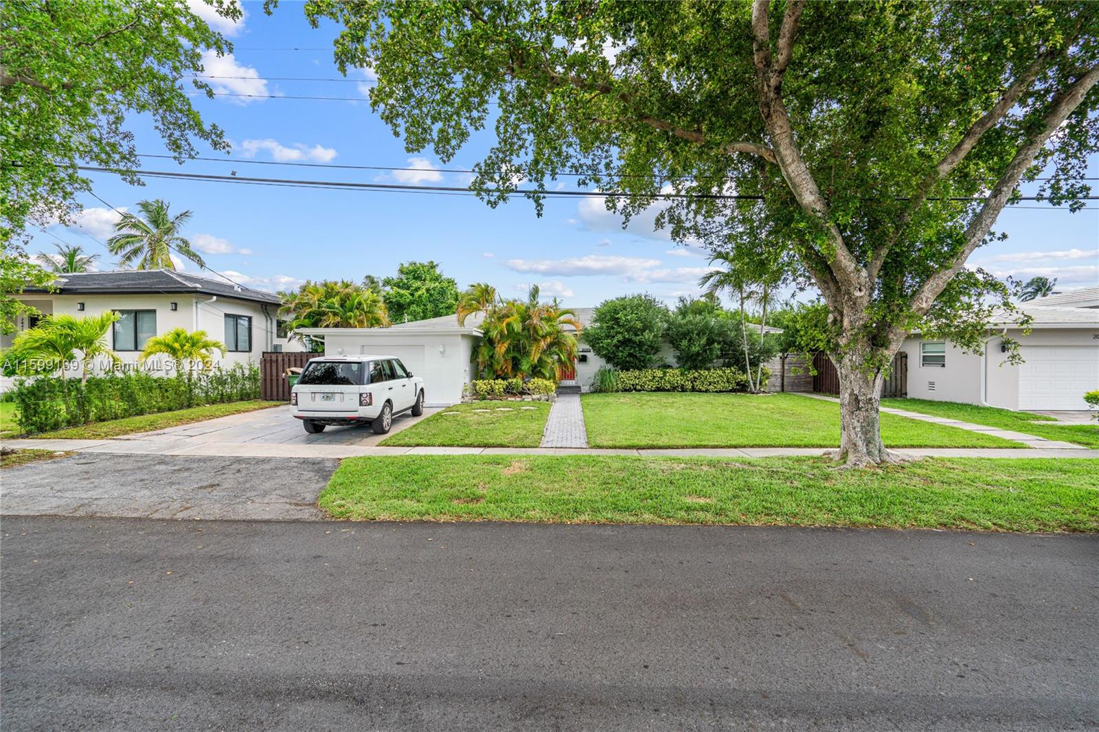 2055 Ixora Rd