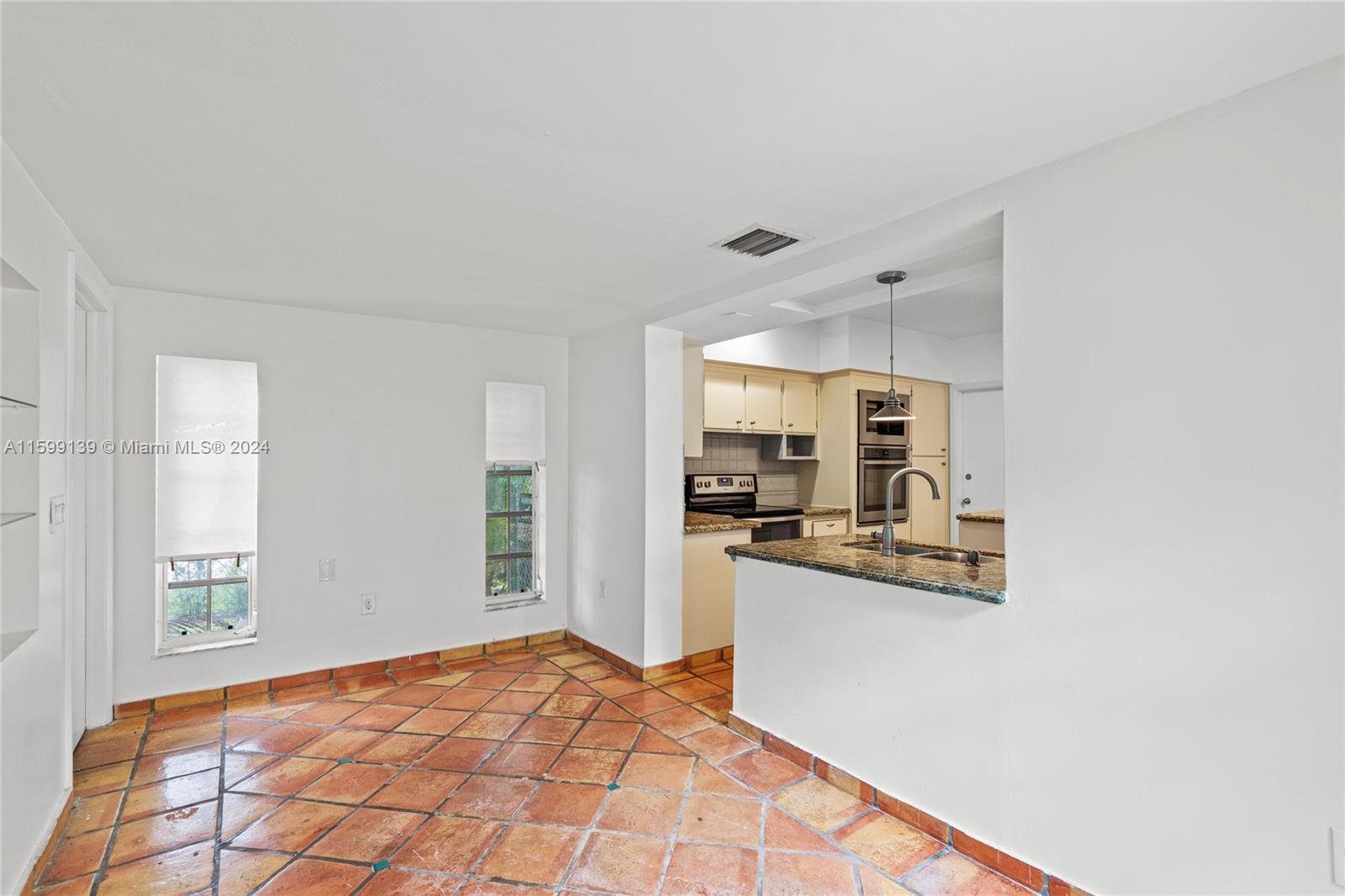 2055 Ixora Rd