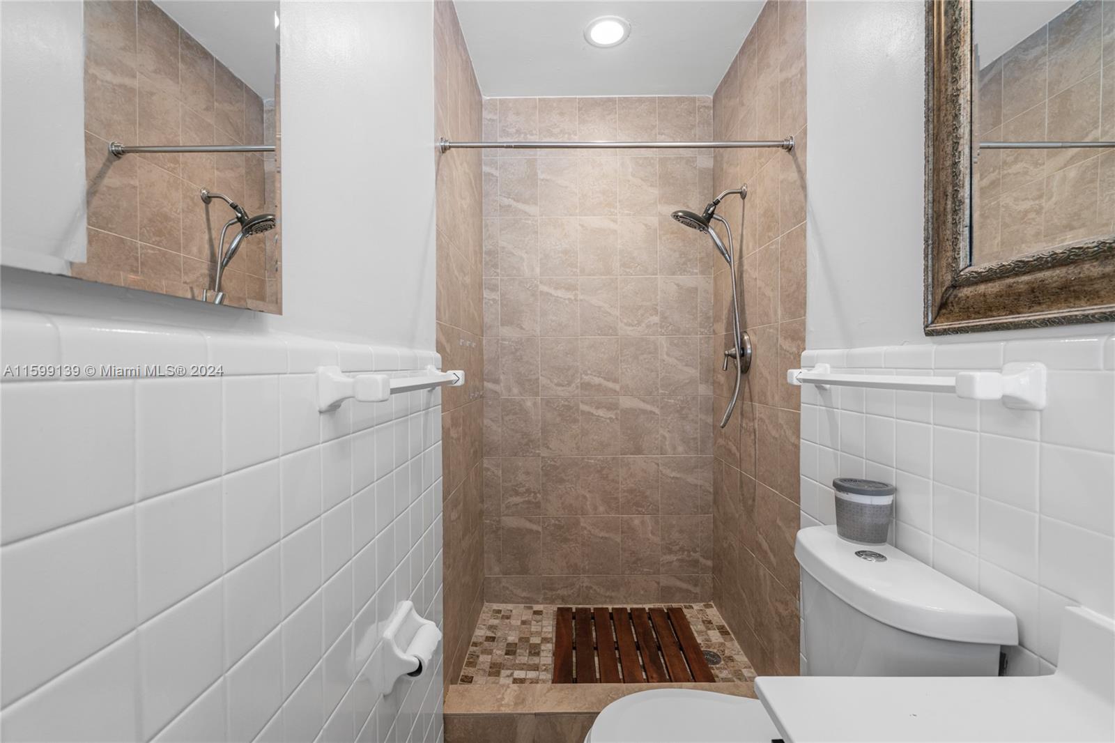 2055 Ixora Rd