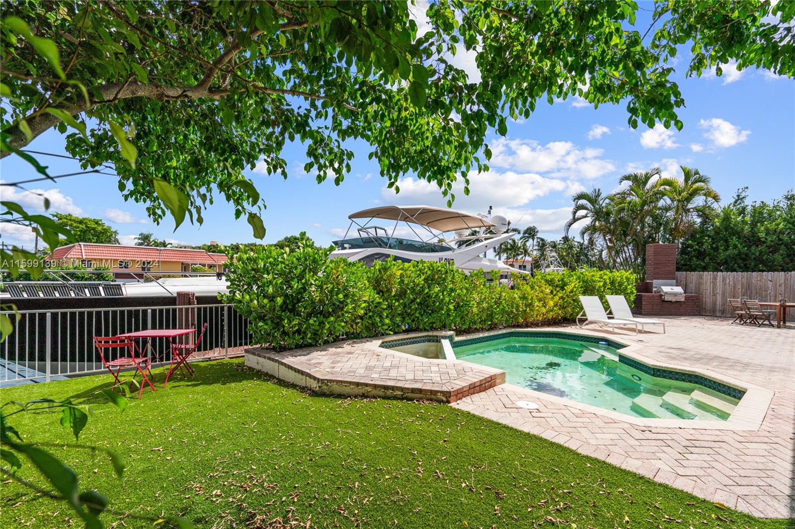 2055 Ixora Rd