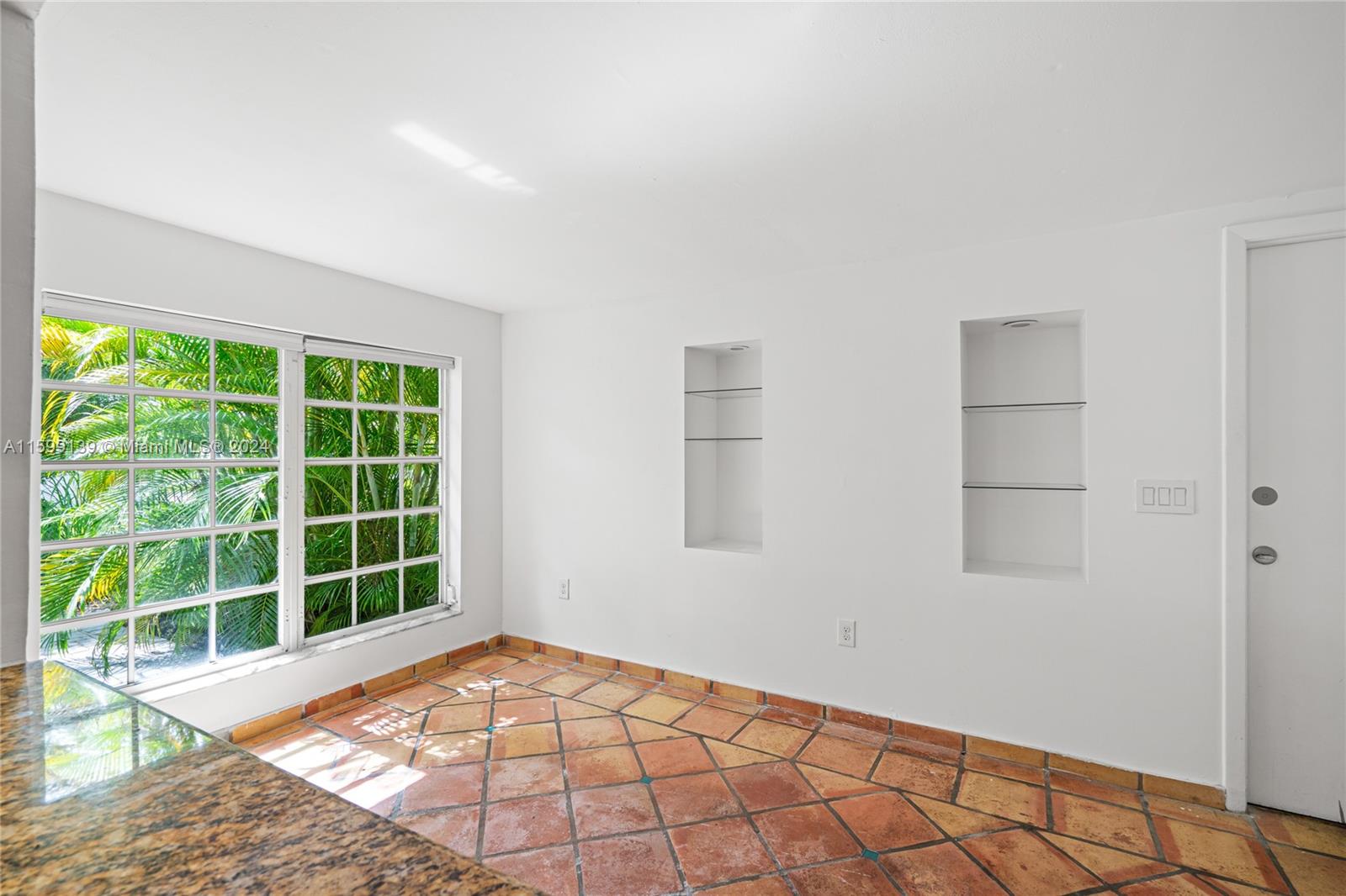 2055 Ixora Rd