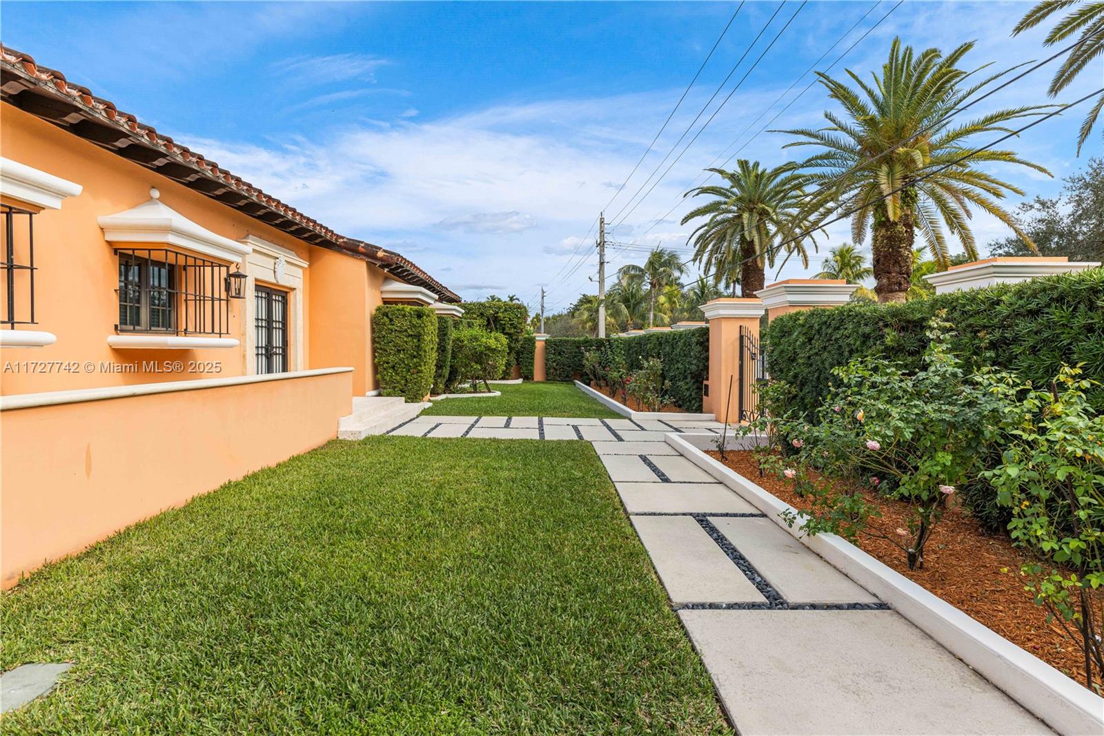 1181 S Alhambra Cir
