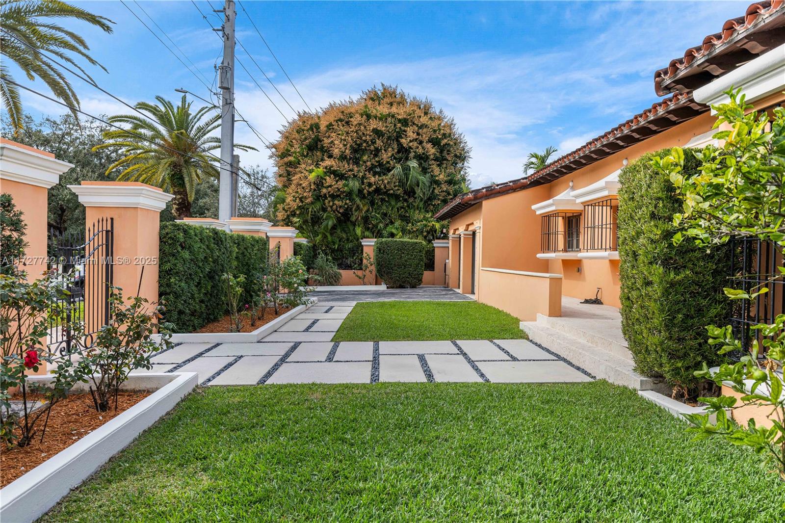 1181 S Alhambra Cir