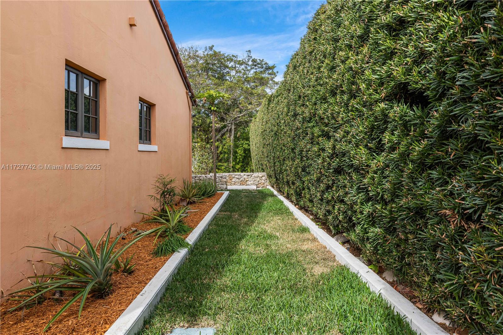 1181 S Alhambra Cir