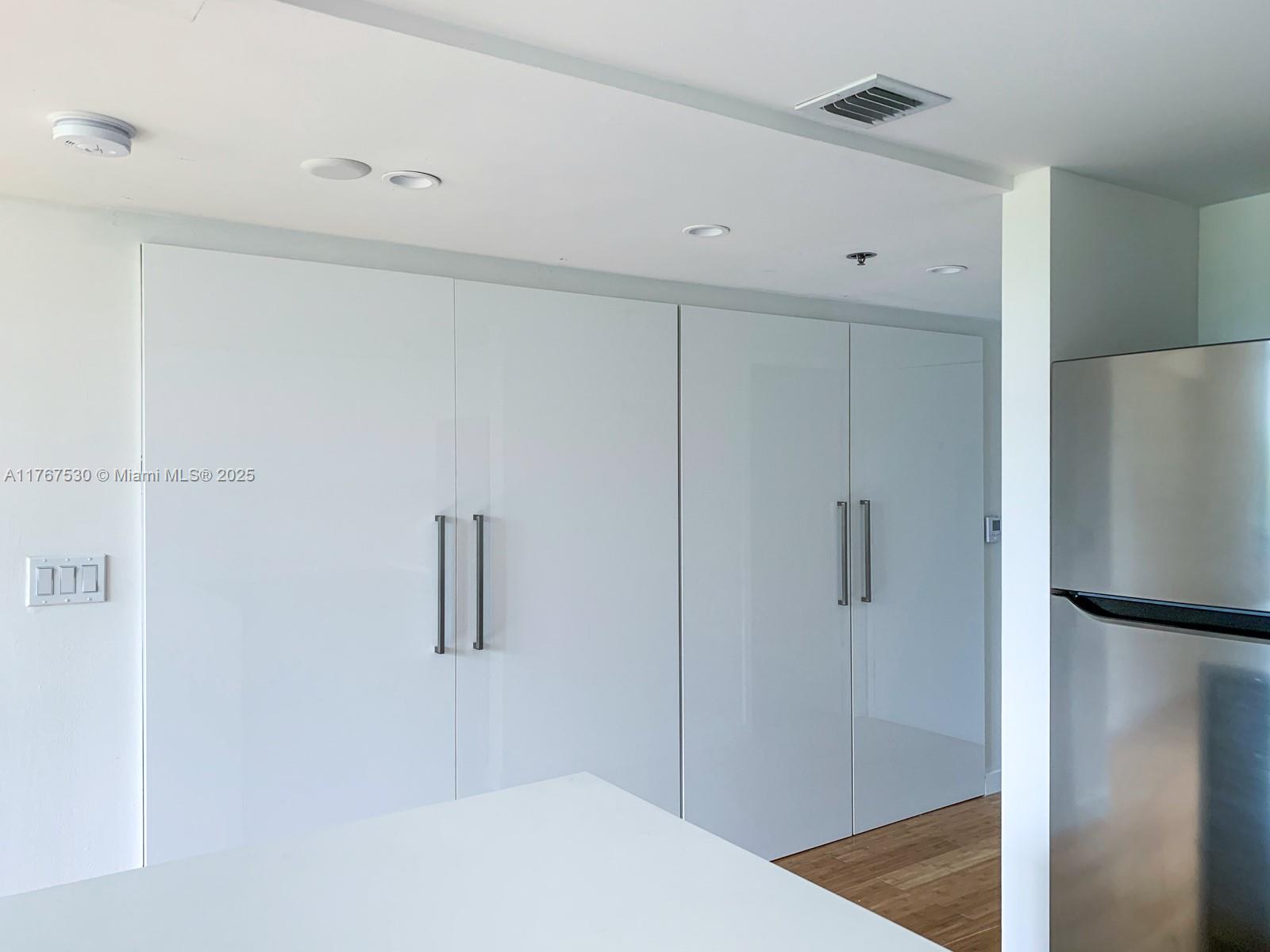 540 Brickell Key Dr # 407