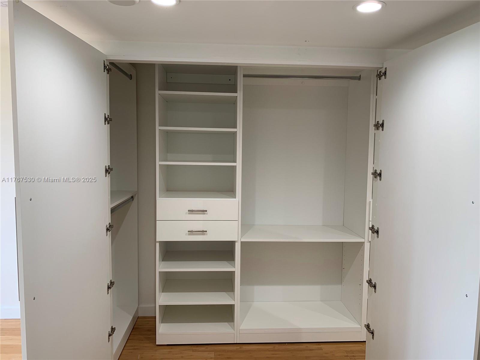 540 Brickell Key Dr # 407