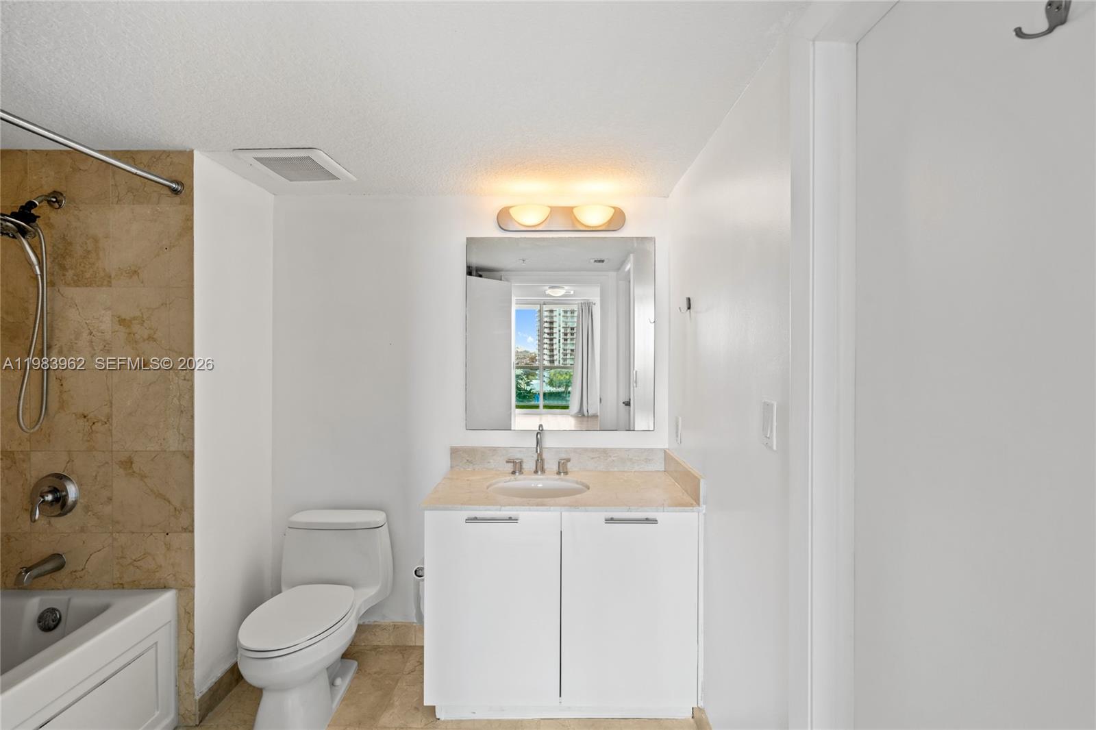 1800 N Bayshore Dr # 1208