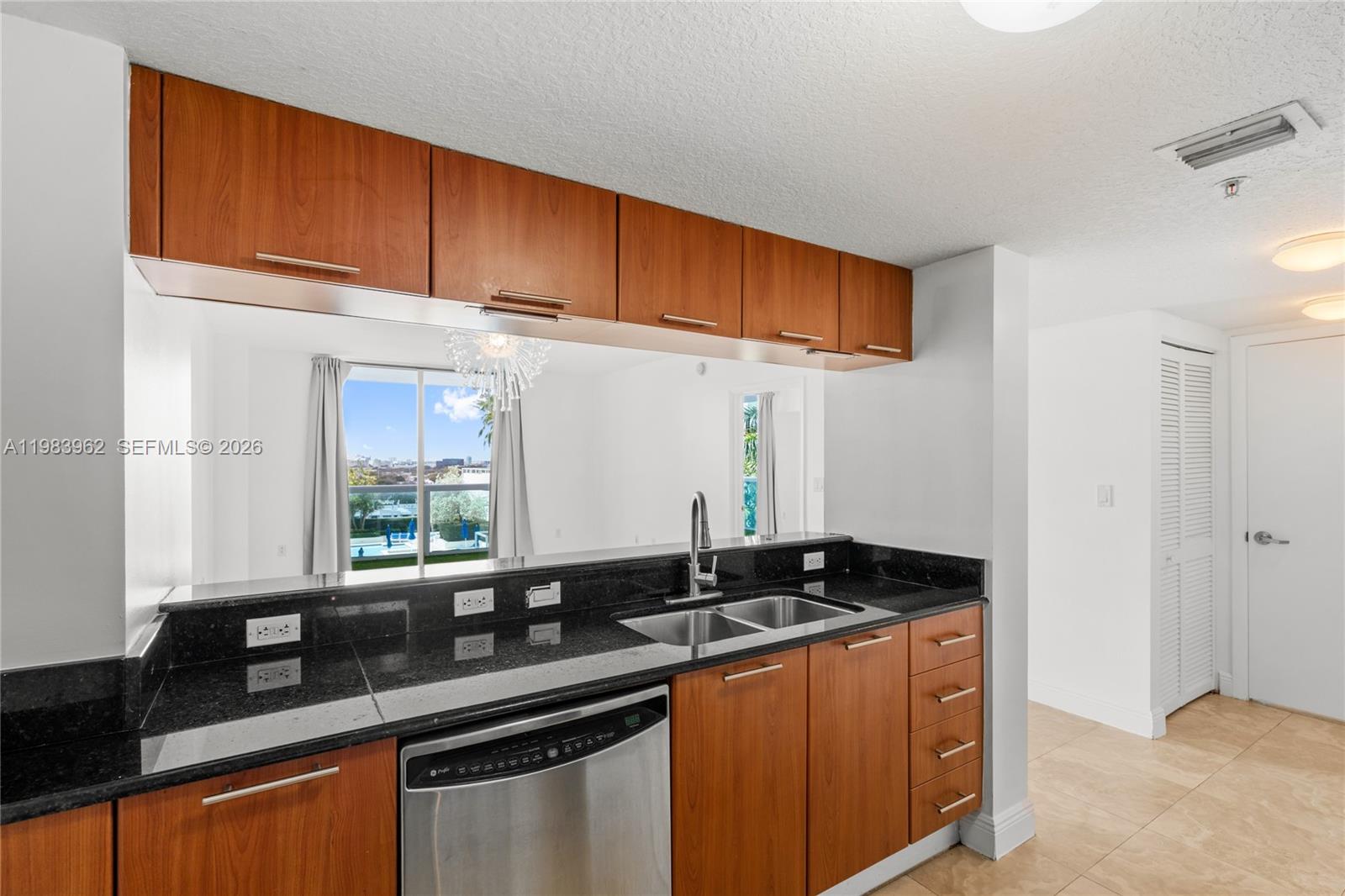 1800 N Bayshore Dr # 1208