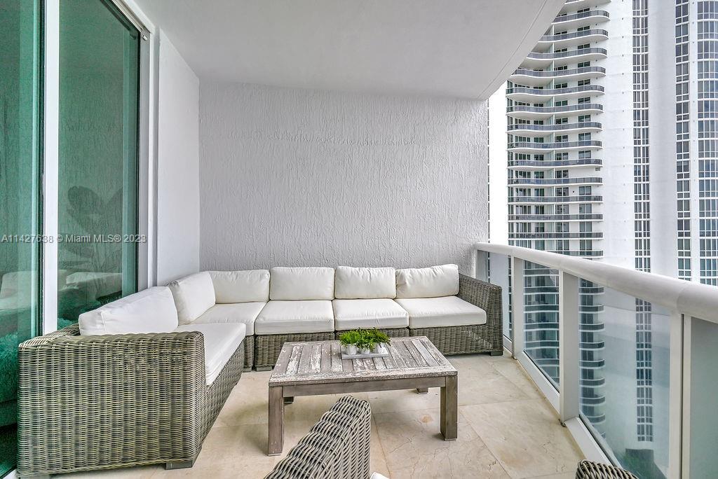 15901 Collins Ave # 1804