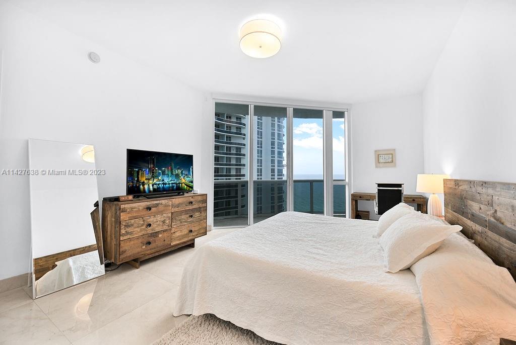 15901 Collins Ave # 1804