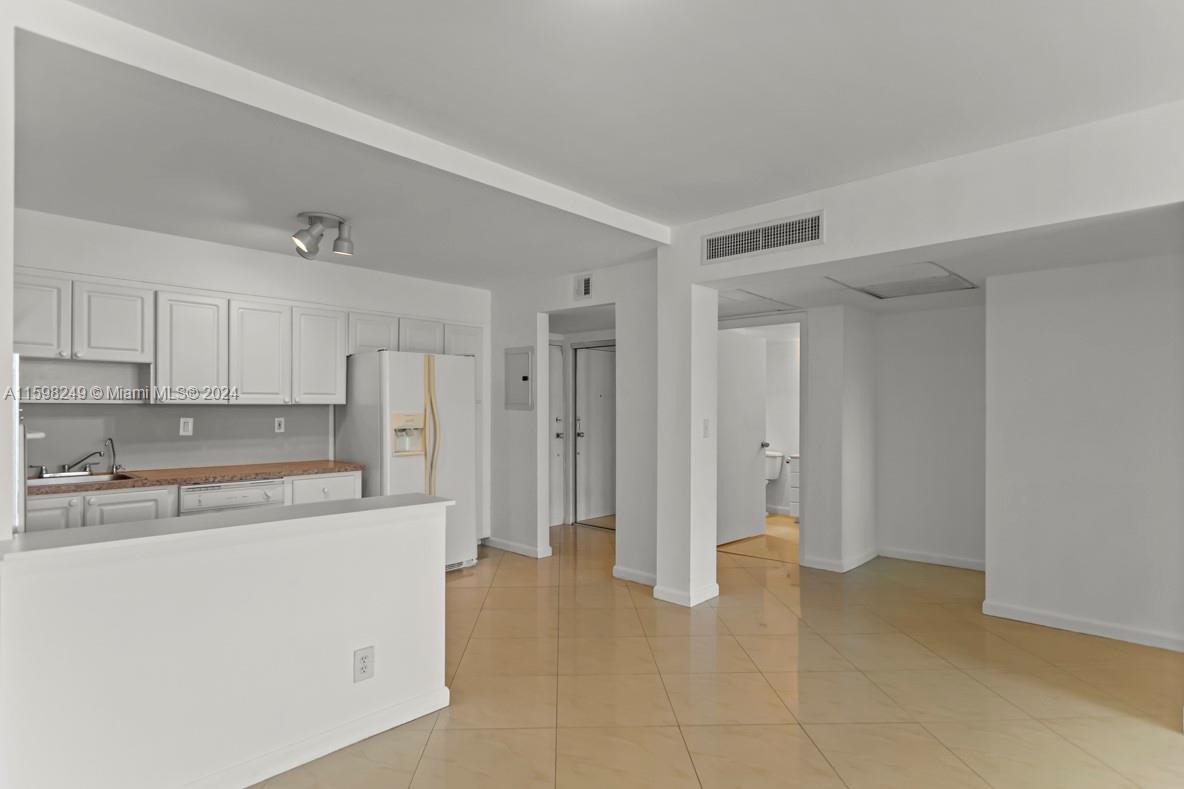 19380 Collins Ave # 1615