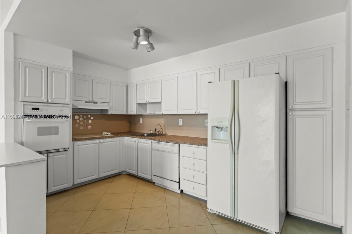 19380 Collins Ave # 1615