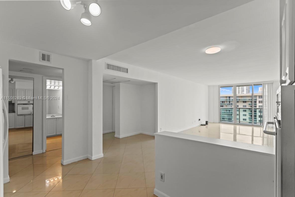 19380 Collins Ave # 1615