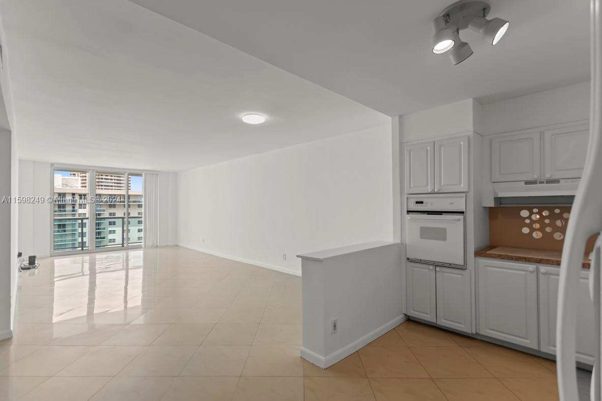 19380 Collins Ave # 1615