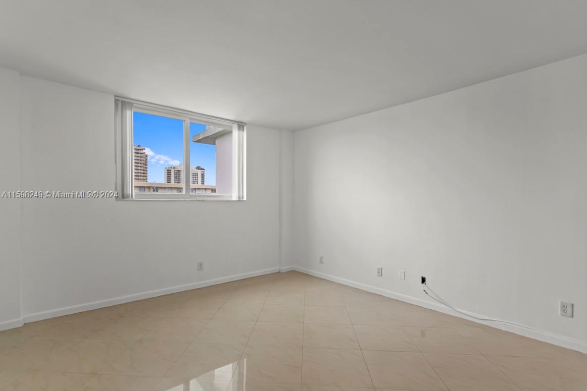 19380 Collins Ave # 1615