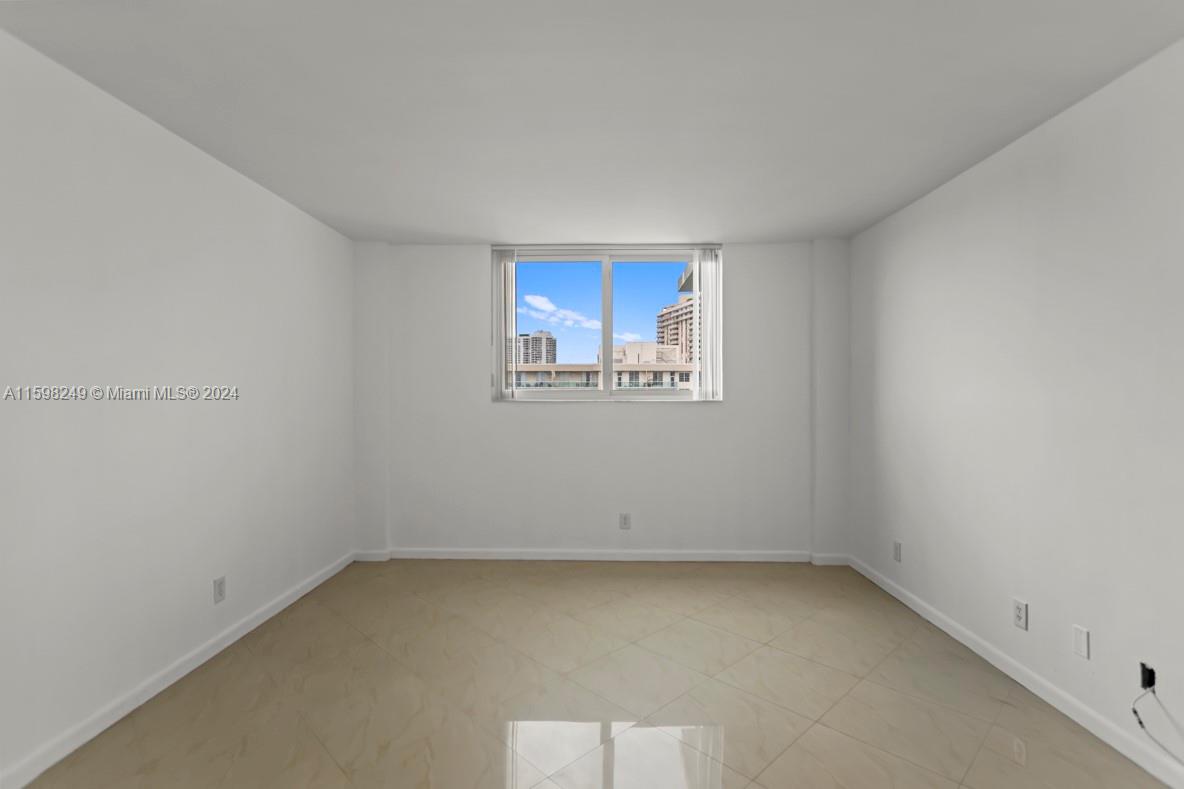 19380 Collins Ave # 1615