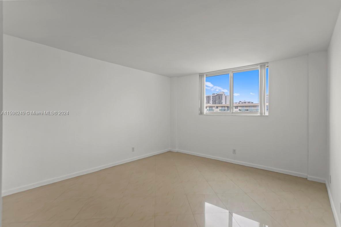 19380 Collins Ave # 1615