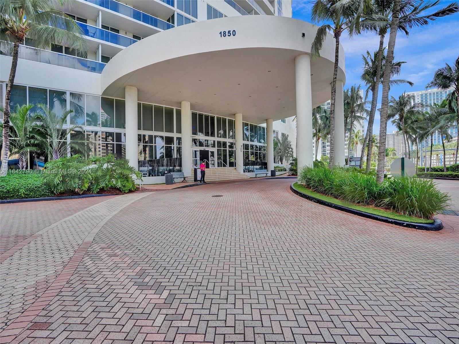 1850 S Ocean Dr # 3910