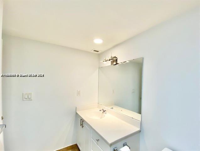 19380 Collins Ave # 1611