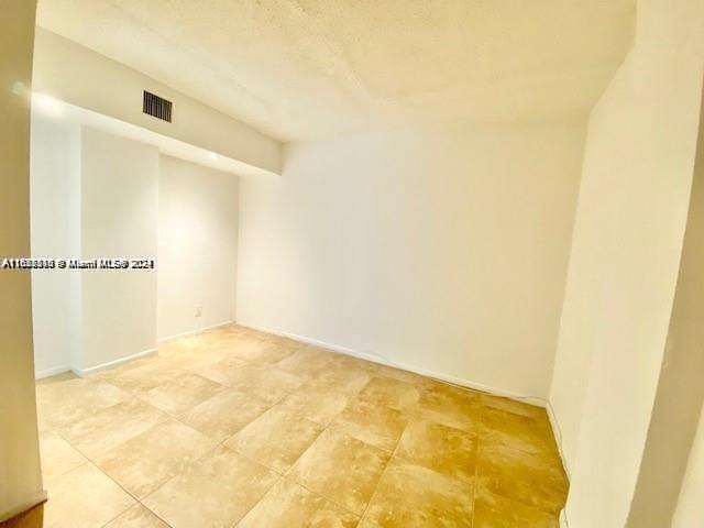 19380 Collins Ave # 1611