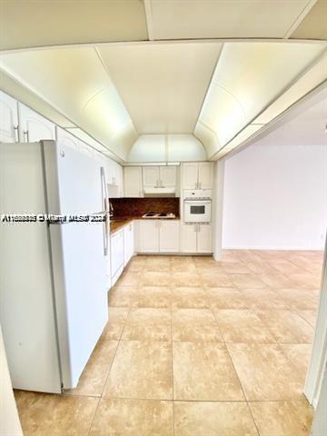 19380 Collins Ave # 1611