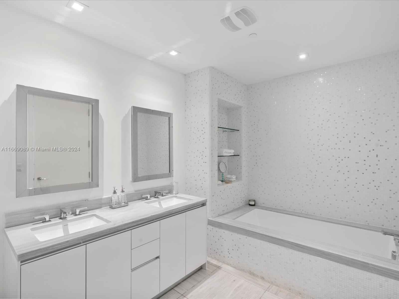 16901 Collins Ave # 604