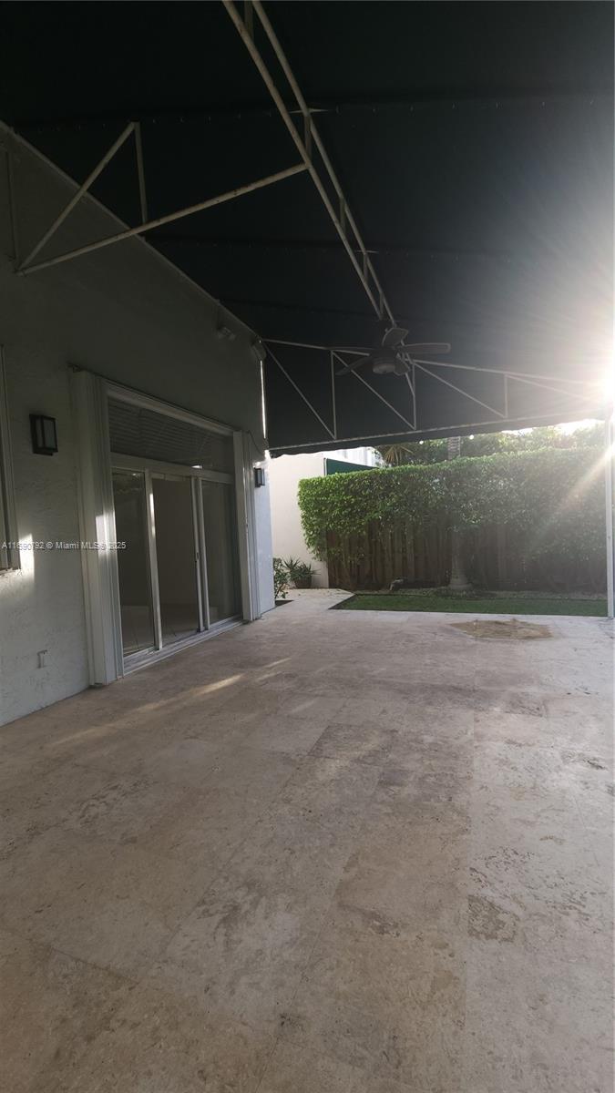 10853 NW 71 St