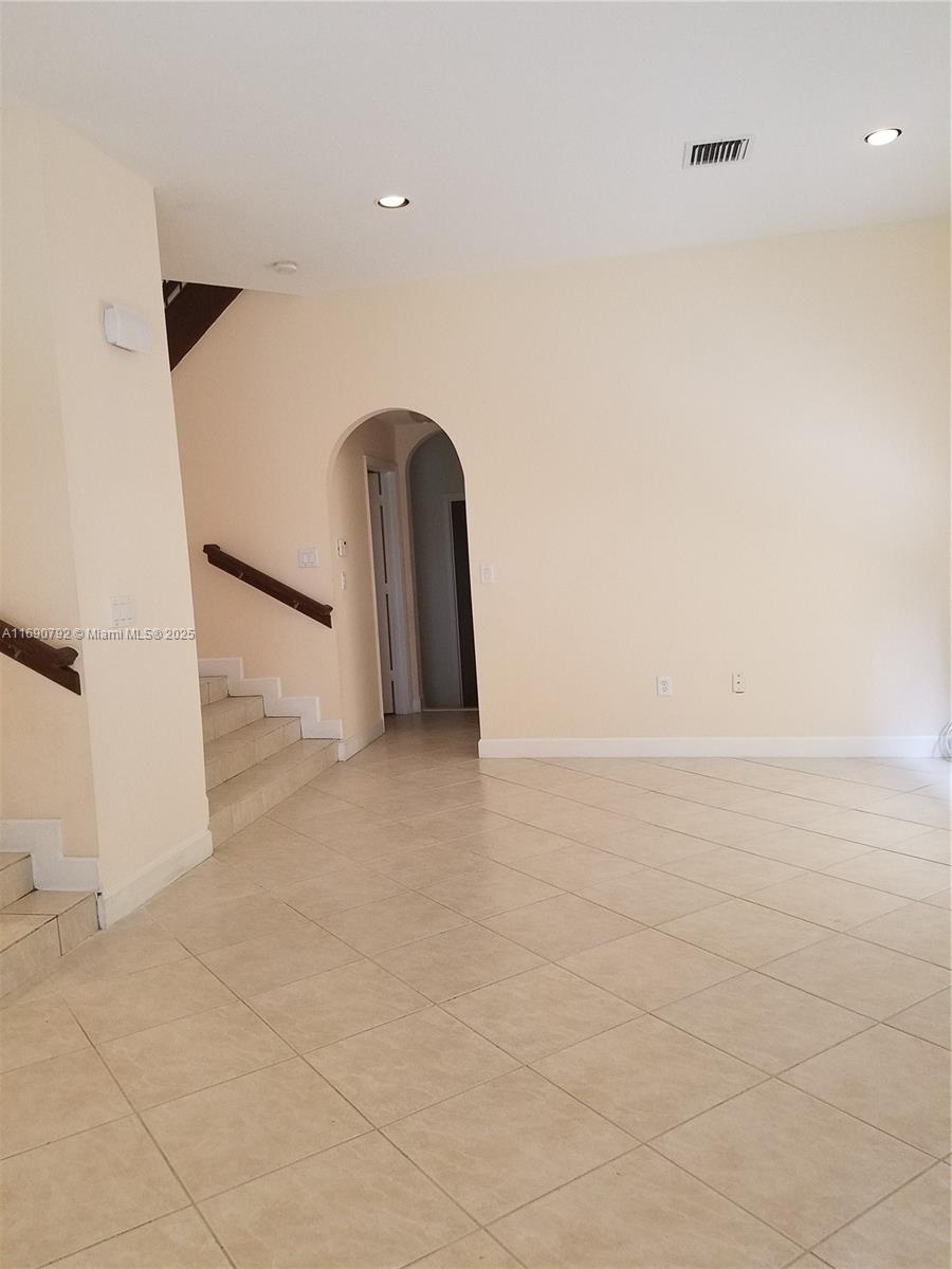 10853 NW 71 St
