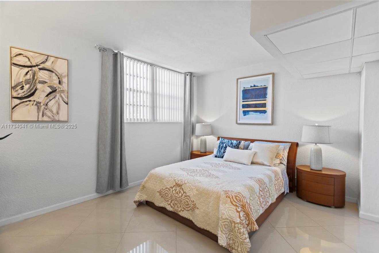 3801 S Ocean Dr # 10Q