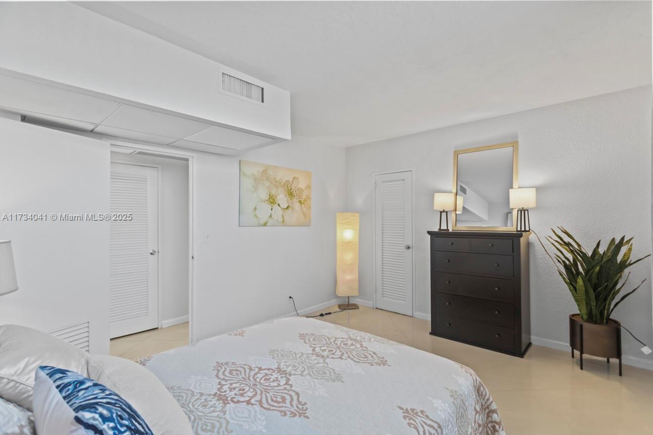 3801 S Ocean Dr # 10Q