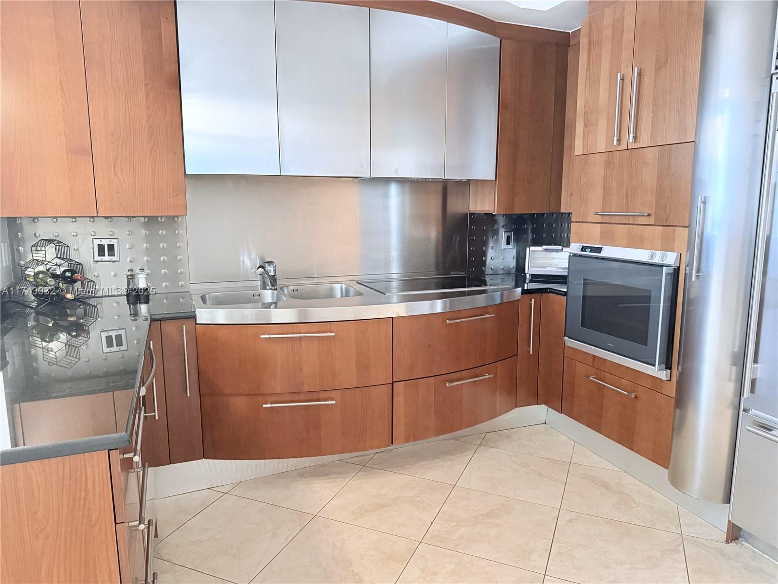 18101 Collins Ave Unit: PH106