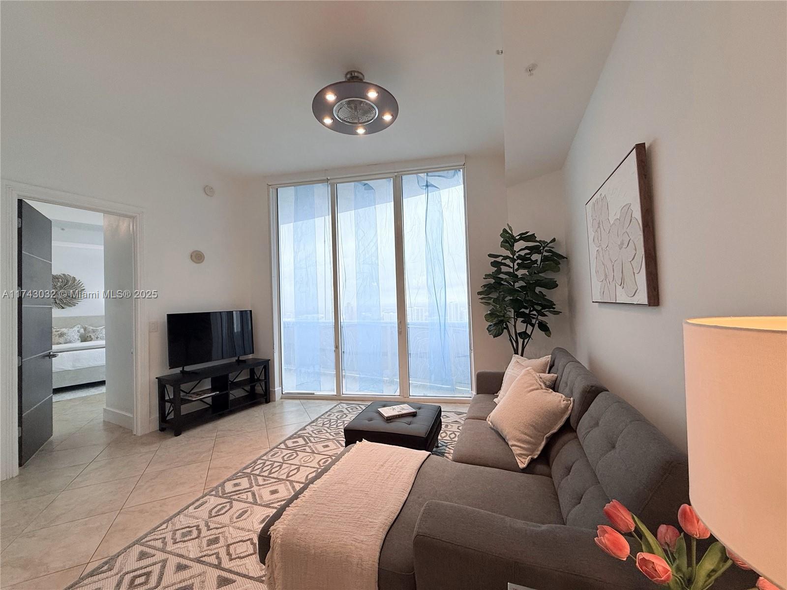 18101 Collins Ave Unit: PH106
