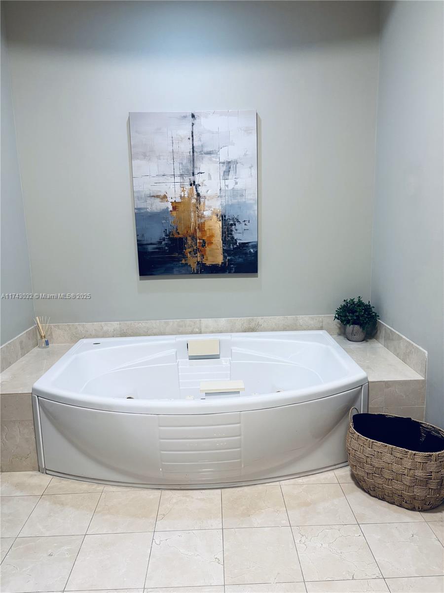 18101 Collins Ave Unit: PH106