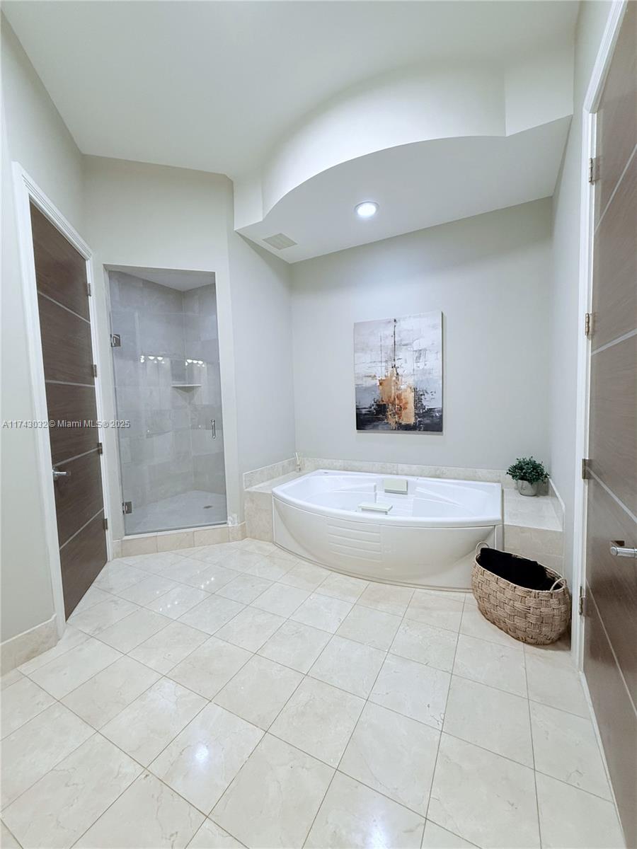 18101 Collins Ave Unit: PH106