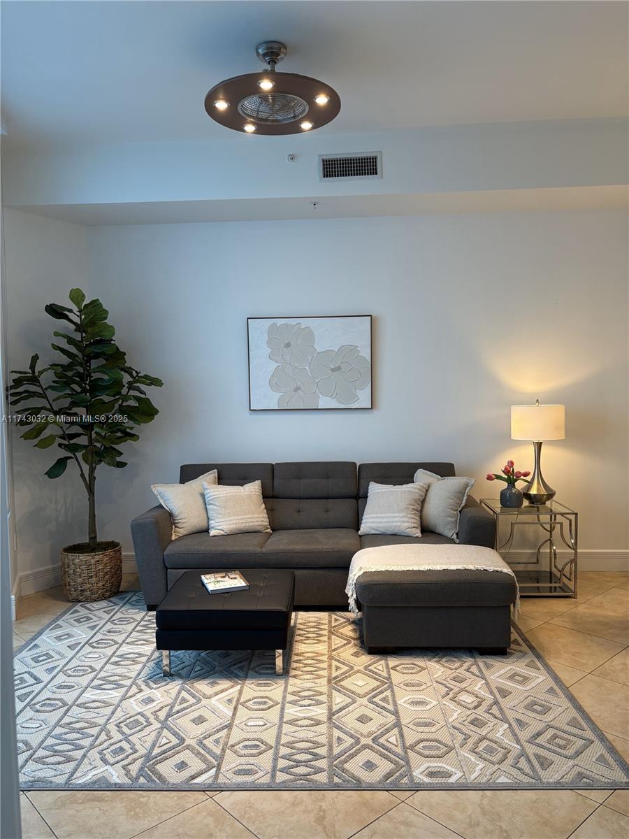 18101 Collins Ave Unit: PH106