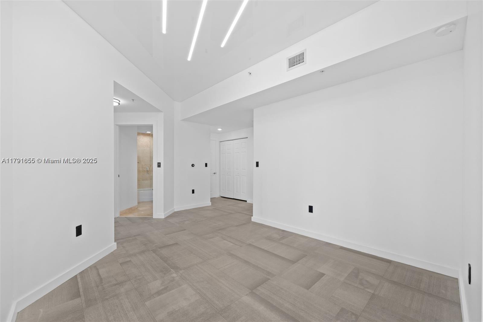 1745 E Hallandale Beach Unit: PH05