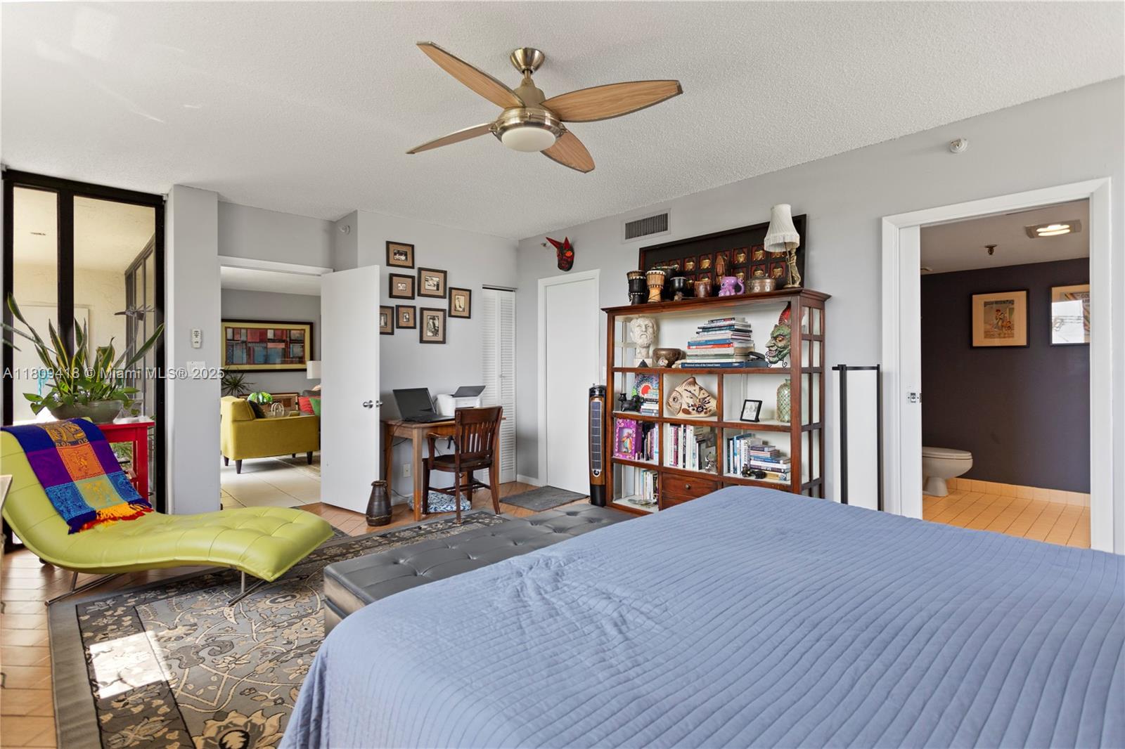 2300 NE 33rd Ave # 401