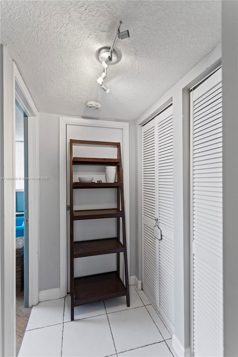2300 NE 33rd Ave # 401