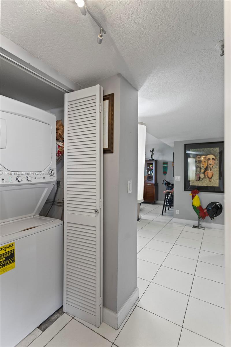 2300 NE 33rd Ave # 401