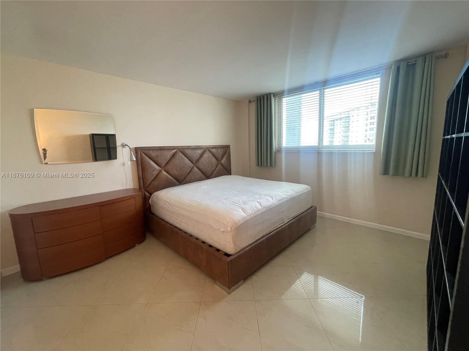 19380 Collins Ave # 1014