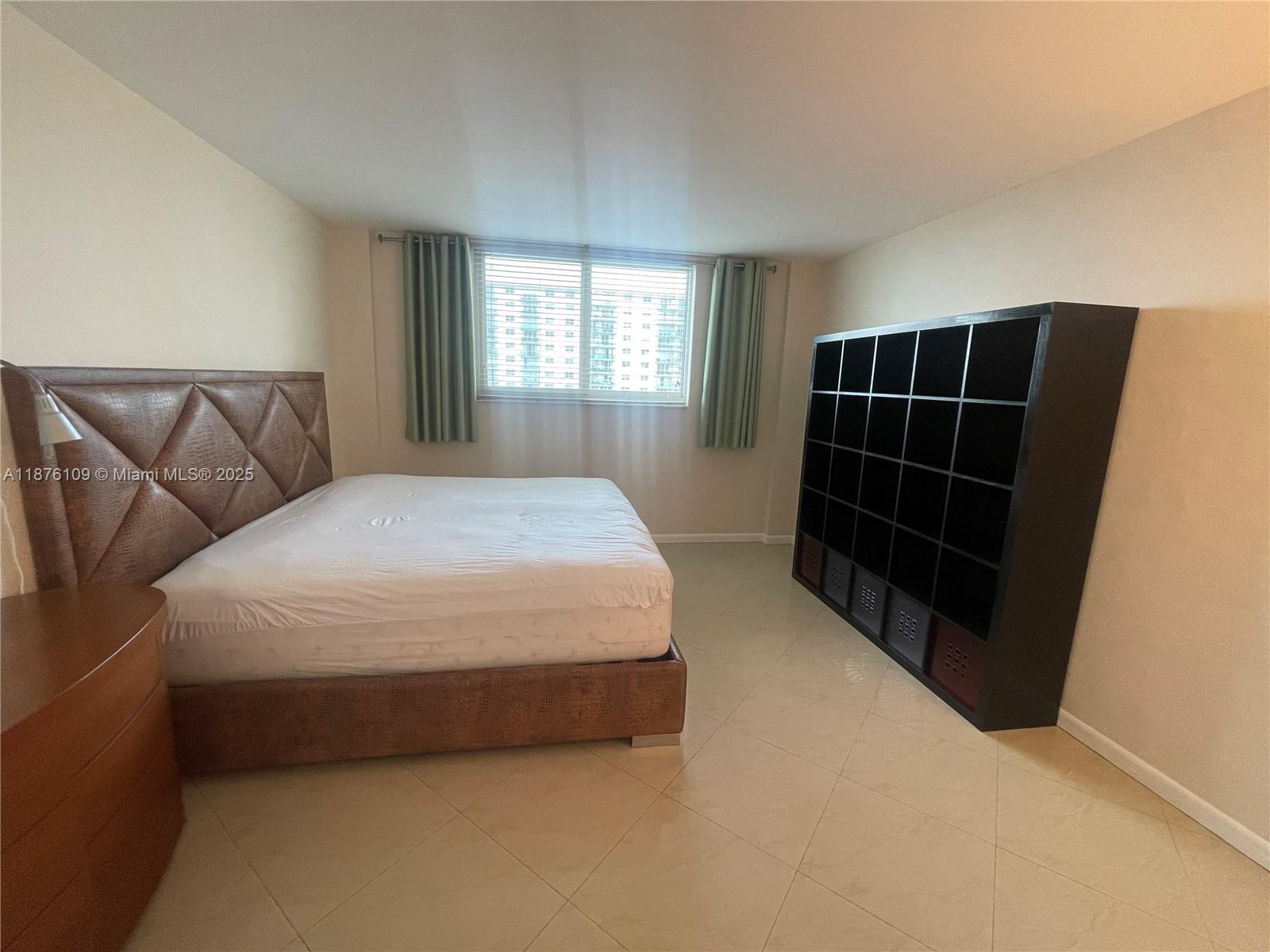 19380 Collins Ave # 1014