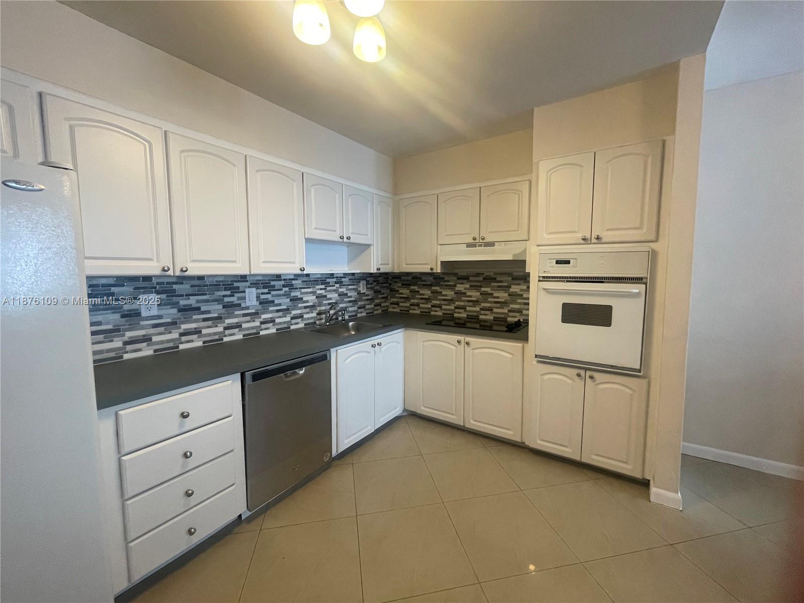 19380 Collins Ave # 1014