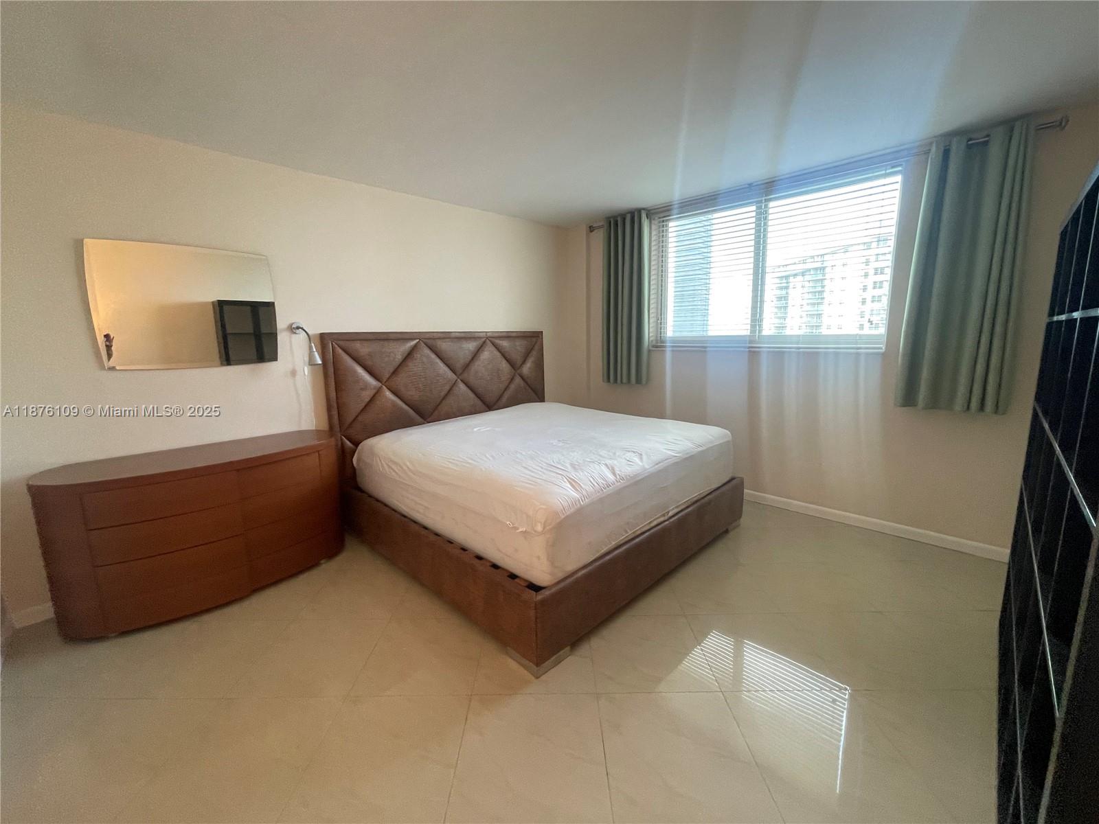 19380 Collins Ave # 1014