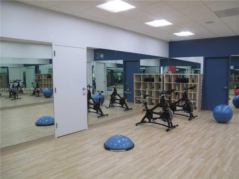 19380 Collins Ave # 427