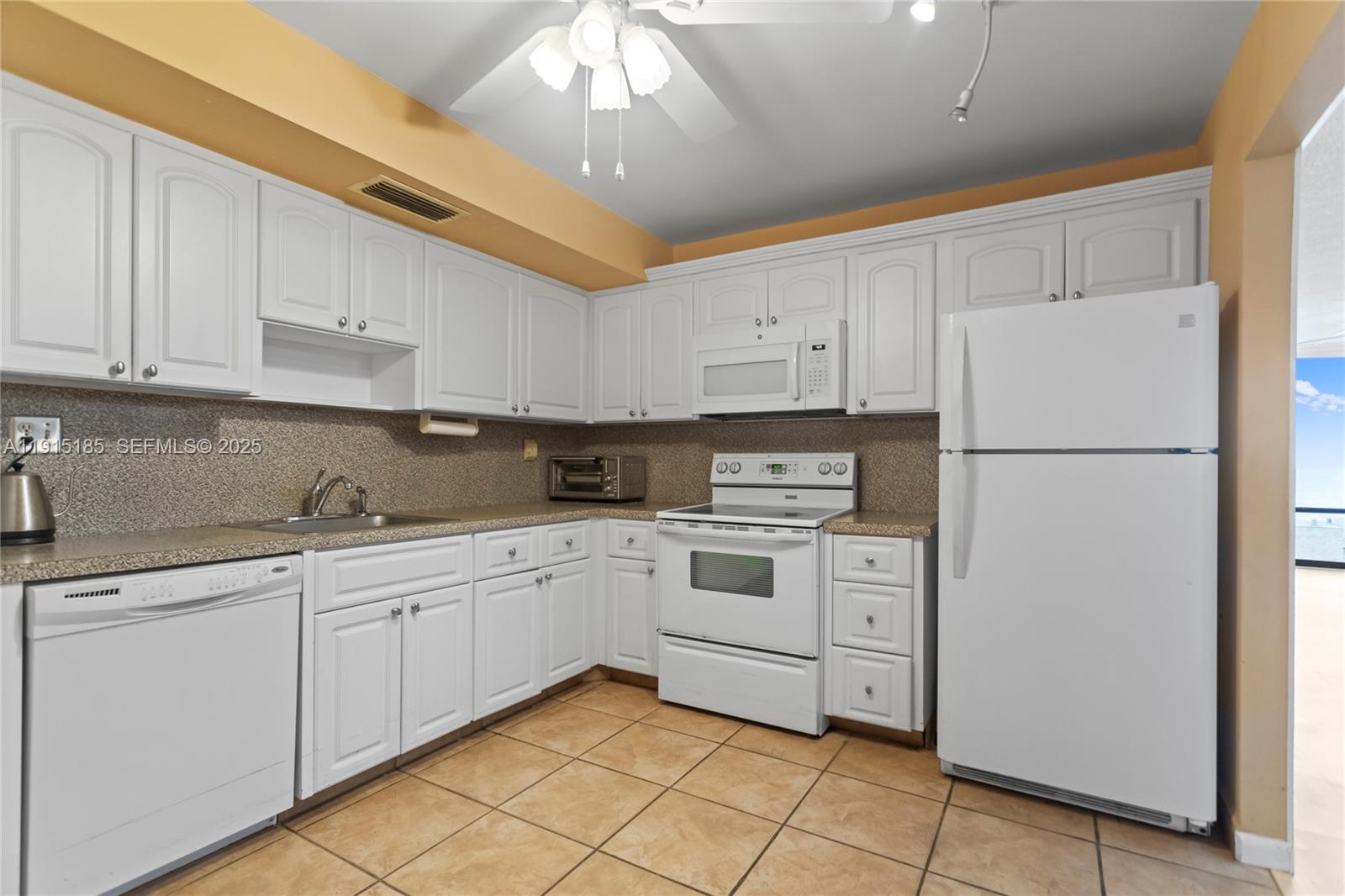 1600 S Ocean Drive # 11H